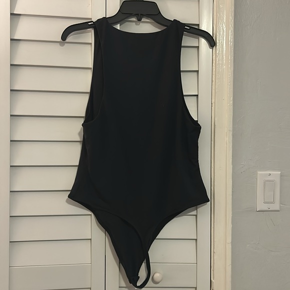 Aritzia Babaton Contour ‘90s Bodysuit in Black - Picture 5 of 8